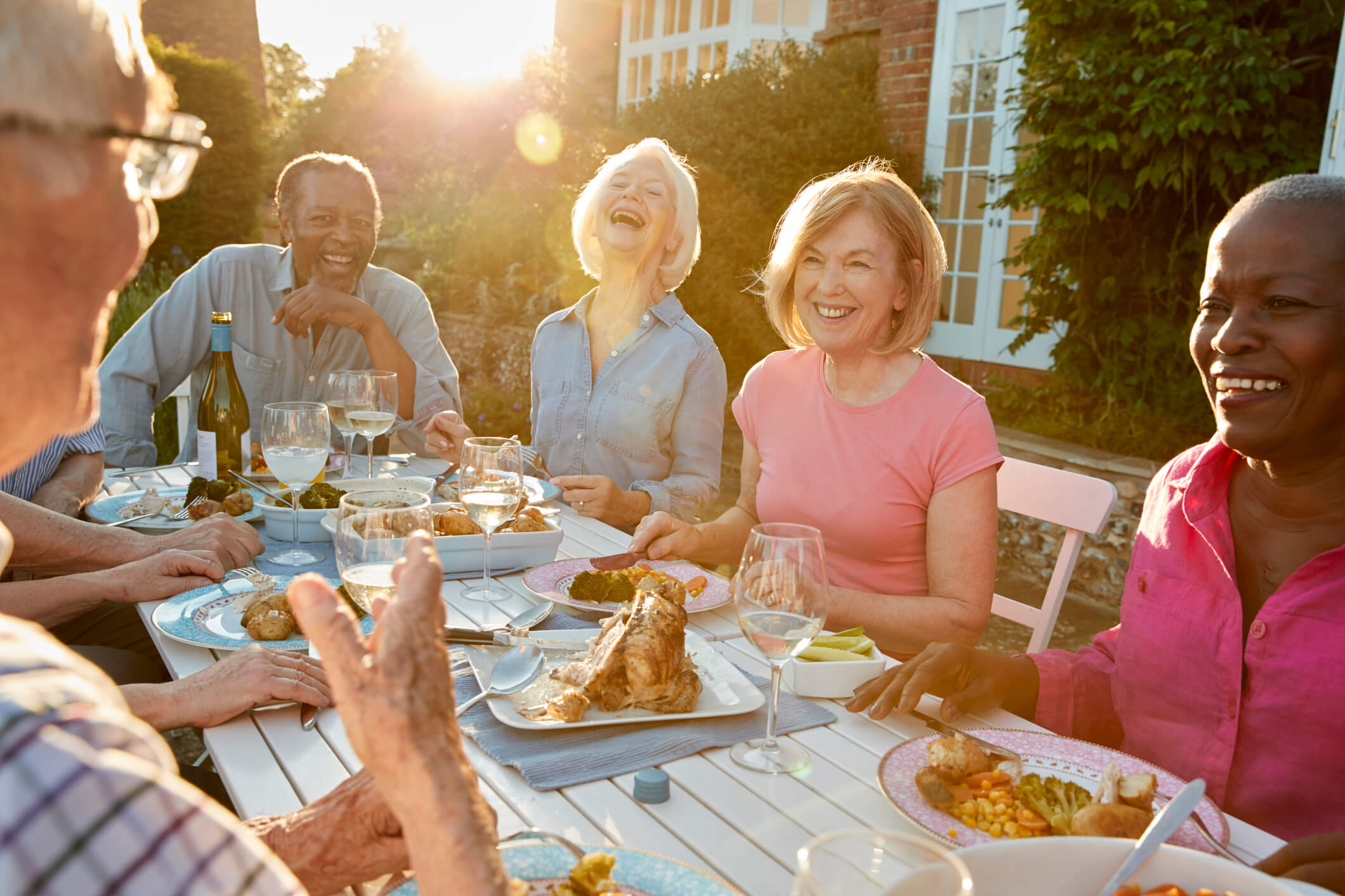 seniors enjoying dinner outdoors at community